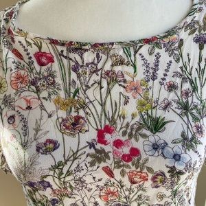 Floral top by h&m. tags removed.  Good condition.